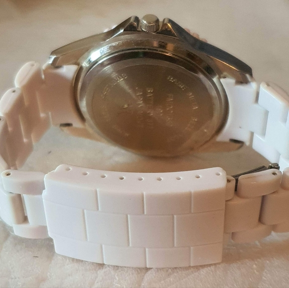 🦋10/$20🦋 White/Silver Diver Style Women's Watch - Picture 3 of 4